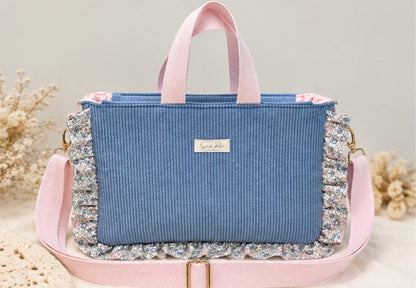 Bolso de pana con volante y bandolera ajustable