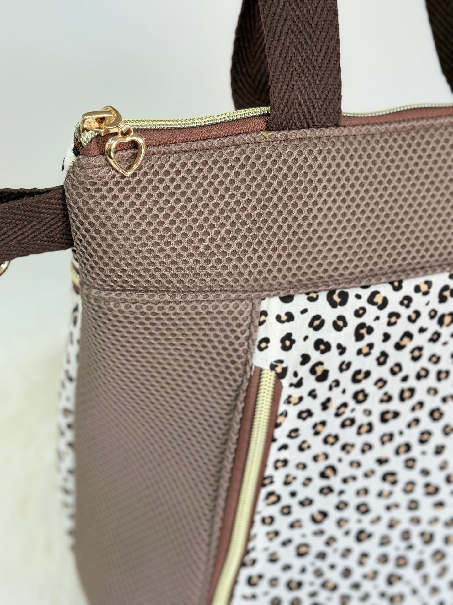 Bolso mochila mujer hecho a mano bolsillo exterior delantero 