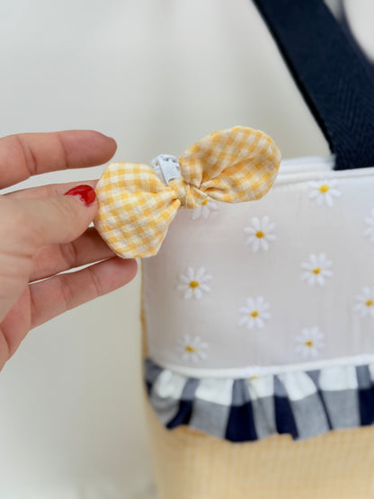 Bolso de Tela Artesanal Margarita – Con Volante Vichy y Detalles Hechos a Mano