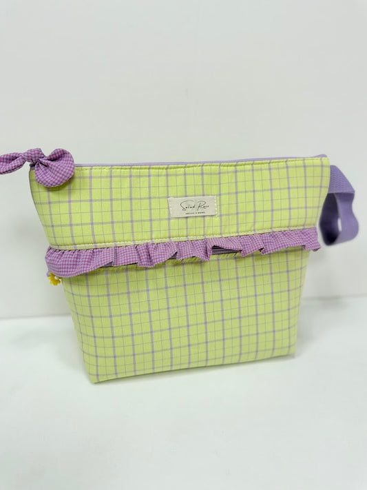 Maxi neceser con volante y bolsillo exterior Hecho a Mano
