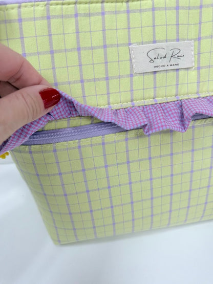 Maxi neceser con volante y bolsillo exterior Hecho a Mano