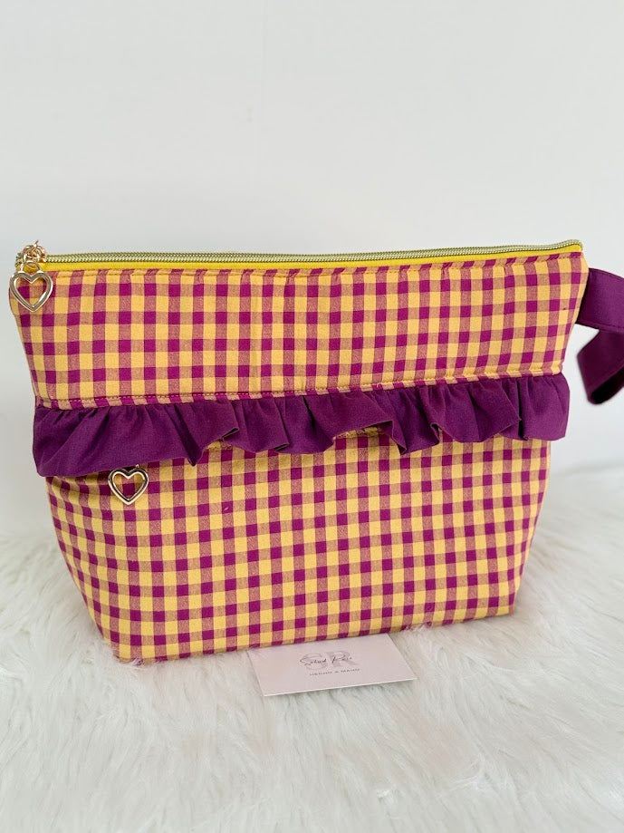 Maxi neceser con volante y bolsillo exterior Hecho a Mano
