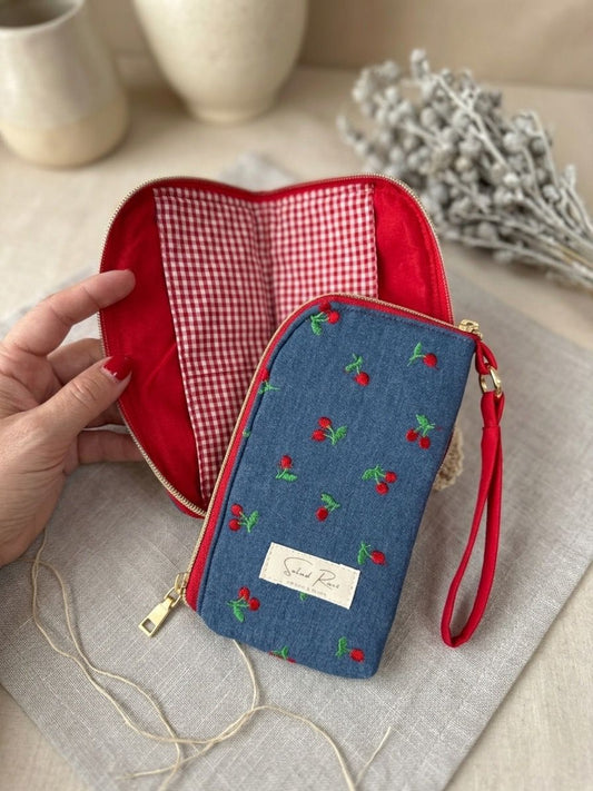 Funda Denim "Cherry" para Móvil Protección y Estilo