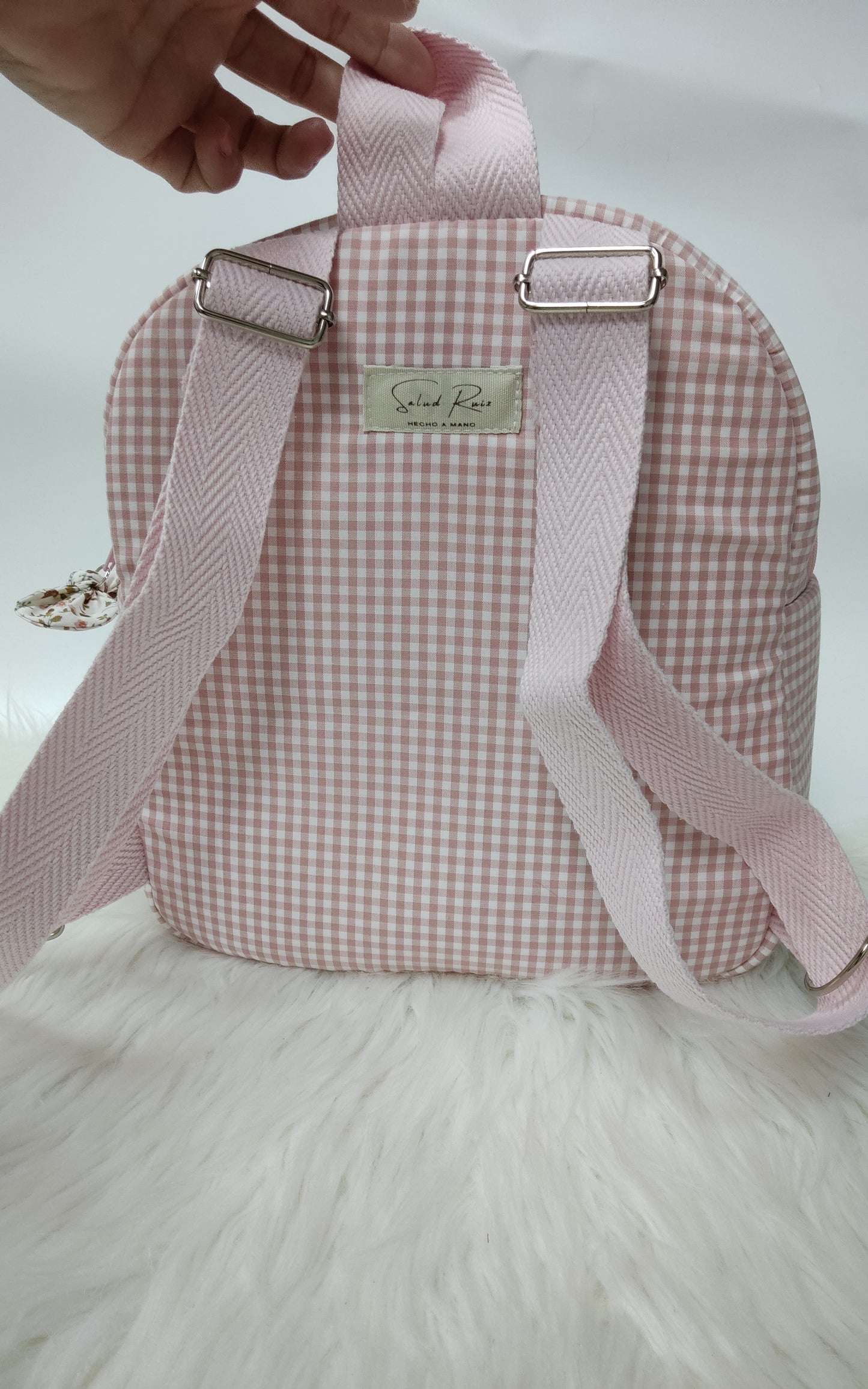 Mochila Guardería Personalizada – Tela Vichy Rosa y Flores