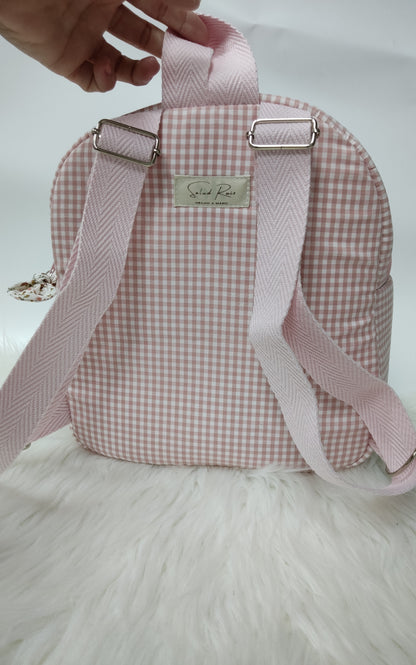 Mochila Guardería Personalizada – Tela Vichy Rosa y Flores